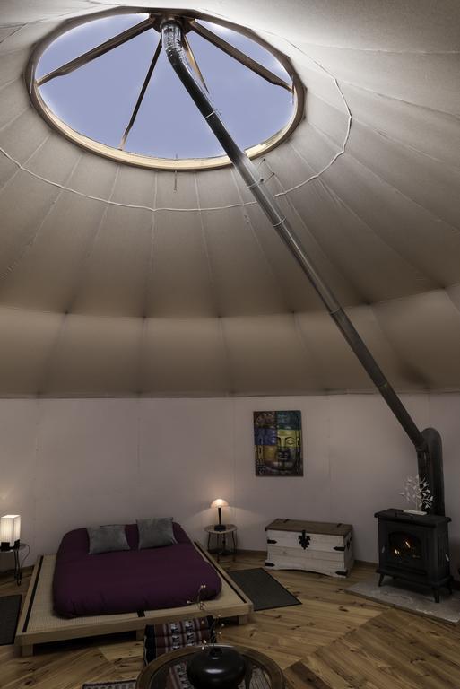 Yurta Mongola Delta Del Ebro Hotel Camarles Ngoại thất bức ảnh